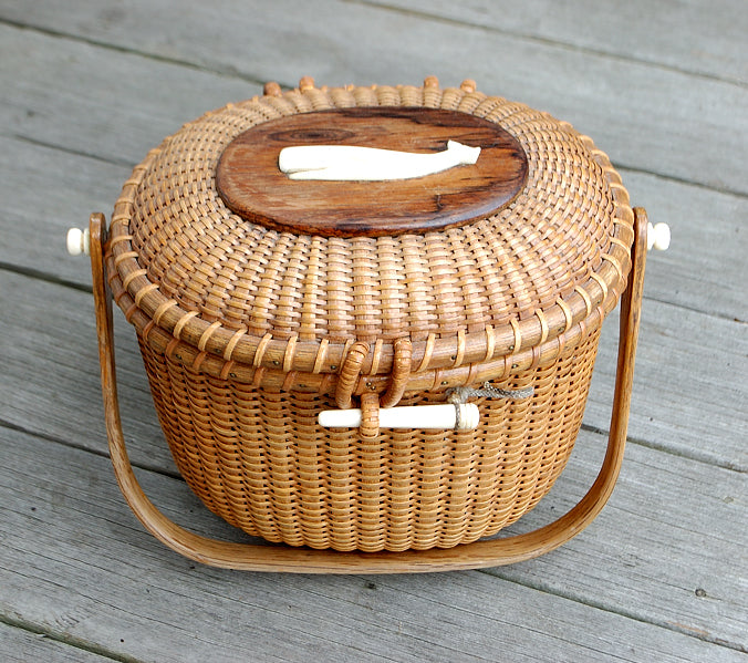 http://www.paulmaddenantiques.com/cdn/shop/products/vintage-stanley-m-roop-nantucket-basket-1967-13_1200x1200.jpg?v=1683175776